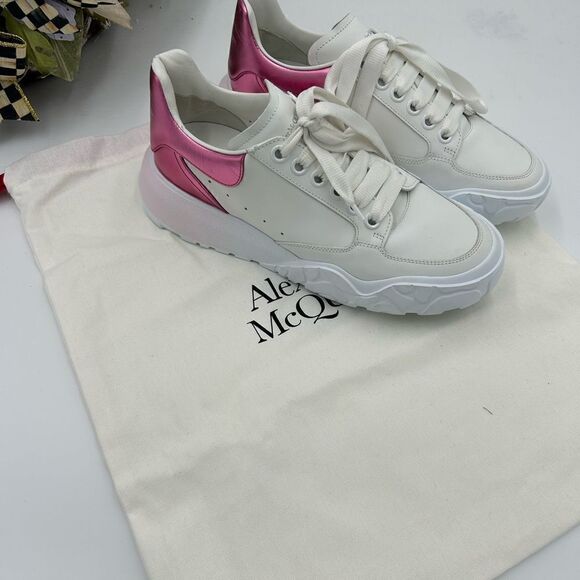 Women’s Alexander McQueen low top metallic sneaker size 38 made in Italy - Picture 2 of 12